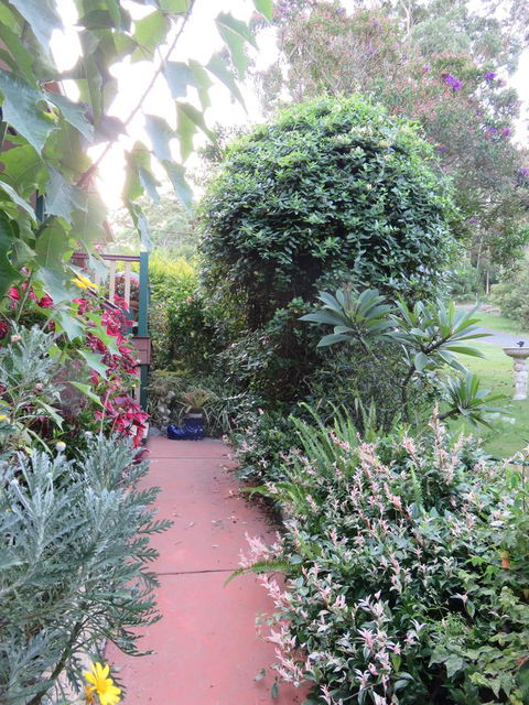 Shasta Place - Sunshine Coast Guide 5