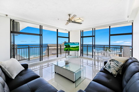 Beachcomber Holiday Apartment - Sunshine Coast Guide 0