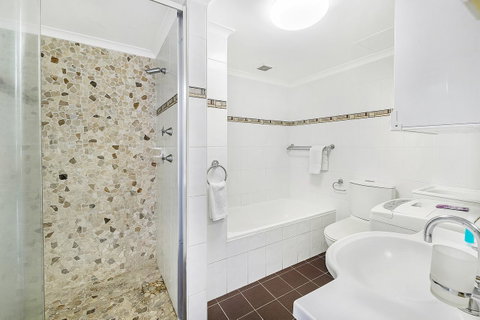 Beachcomber Holiday Apartment - Sunshine Coast Guide 11
