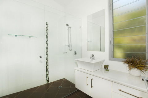 224 Centenary Heights Road Coolum Beach, 500 Dollar Bond, Linen Included - Sunshine Coast Guide 10