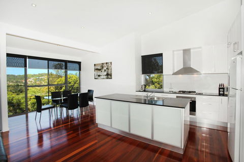 224 Centenary Heights Road Coolum Beach, 500 Dollar Bond, Linen Included - Sunshine Coast Guide 2