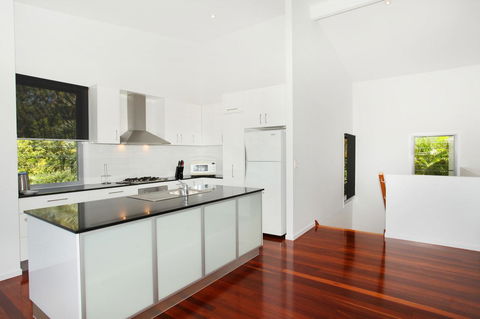 224 Centenary Heights Road Coolum Beach, 500 Dollar Bond, Linen Included - Sunshine Coast Guide 1