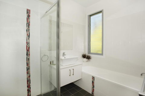 224 Centenary Heights Road Coolum Beach, 500 Dollar Bond, Linen Included - Sunshine Coast Guide 9