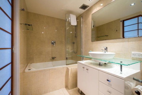 Breakers North Absolute Beachfront Apartments - Official - Sunshine Coast Guide 5