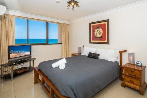 Breakers North Absolute Beachfront Apartments - Official - Sunshine Coast Guide 21