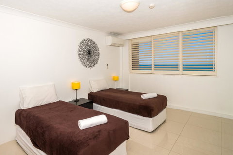 Breakers North Absolute Beachfront Apartments - Official - Sunshine Coast Guide 26