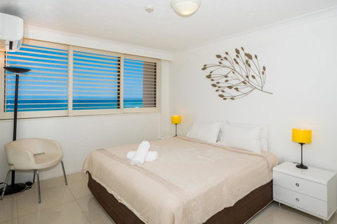 Breakers North Absolute Beachfront Apartments - Official - Sunshine Coast Guide 27