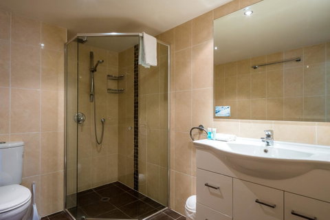 Breakers North Absolute Beachfront Apartments - Official - Sunshine Coast Guide 34