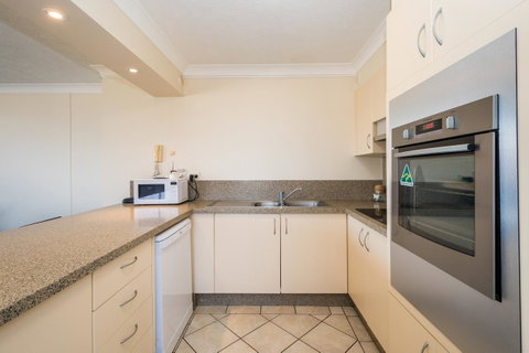Breakers North Absolute Beachfront Apartments - Official - Sunshine Coast Guide 18