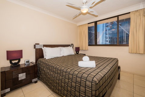 Breakers North Absolute Beachfront Apartments - Official - Sunshine Coast Guide 35