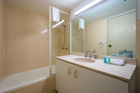 Breakers North Absolute Beachfront Apartments - Official - Sunshine Coast Guide 11