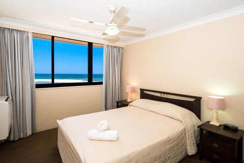 Breakers North Absolute Beachfront Apartments - Official - Sunshine Coast Guide 8