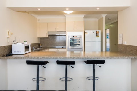 Breakers North Absolute Beachfront Apartments - Official - Sunshine Coast Guide 14