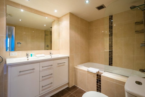 Breakers North Absolute Beachfront Apartments - Official - Sunshine Coast Guide 36