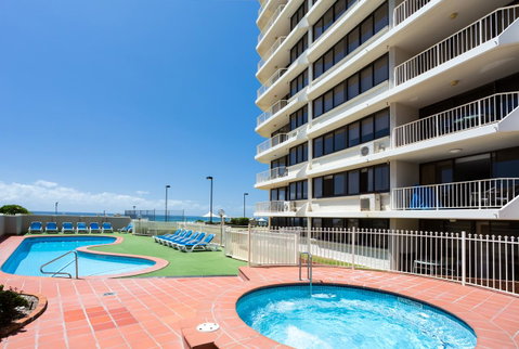 Breakers North Absolute Beachfront Apartments - Official - Sunshine Coast Guide 4