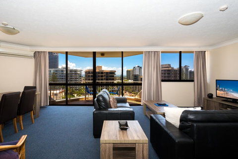 Breakers North Absolute Beachfront Apartments - Official - Sunshine Coast Guide 13