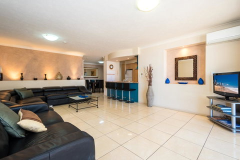 Breakers North Absolute Beachfront Apartments - Official - Sunshine Coast Guide 38