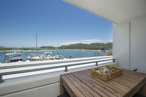 Blue On Blue Studio Room 1272 - Sunshine Coast Guide 4