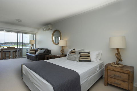 Blue On Blue Studio Room 1272 - Sunshine Coast Guide 0