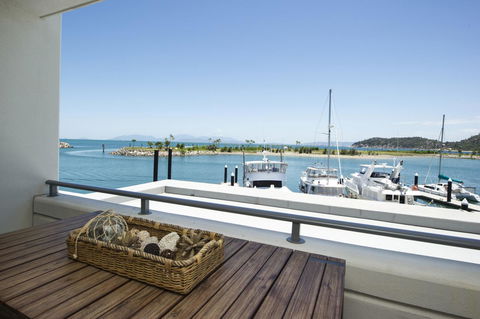 Blue On Blue Studio Room 1272 - Sunshine Coast Guide 3