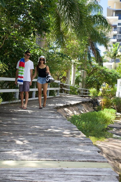 Surfers Mayfair - Sunshine Coast Guide 7
