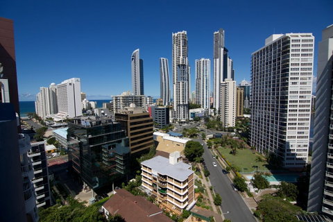 Surfers Mayfair - Sunshine Coast Guide 1