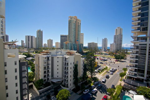 Surfers Mayfair - Sunshine Coast Guide 4
