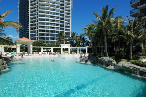 Chevron Renaissance - HR Surfers Paradise - Sunshine Coast Guide 14