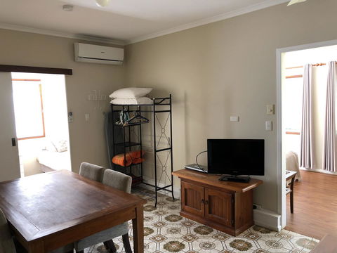 Montville Holiday Apartments - Sunshine Coast Guide 16