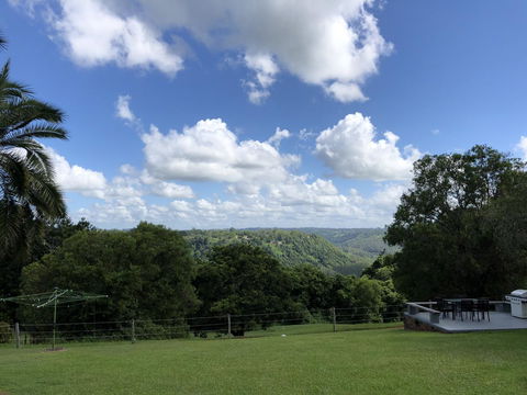 Montville Holiday Apartments - Sunshine Coast Guide 10