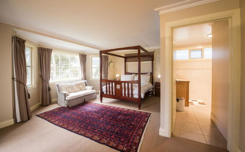 Wattle Grove Homestead Bed & Breakfast - Sunshine Coast Guide 2