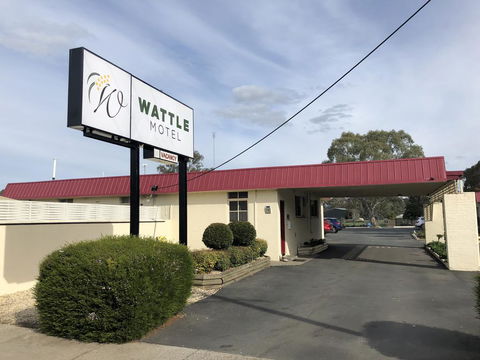 Wattle Motel - Sunshine Coast Guide 2