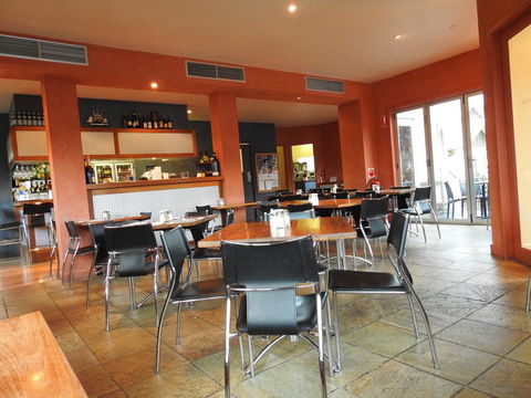 Waves Luxury Suites - Sunshine Coast Guide 0