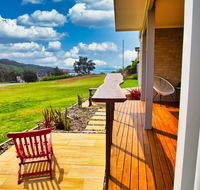 Whale Studio Apartment 1a Ocean Street - Sunshine Coast Guide