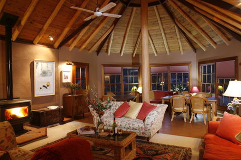 Wildwood Guesthouse - Sunshine Coast Guide 0