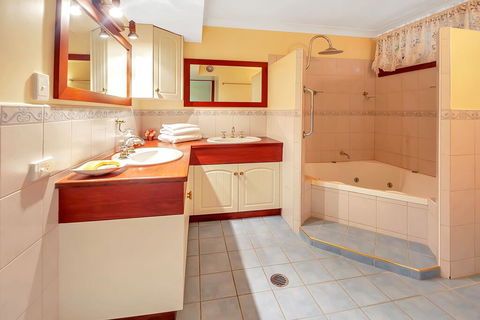Williams Lodge - Sunshine Coast Guide 2