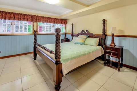 Williams Lodge - Sunshine Coast Guide 1