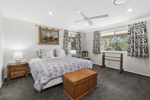 WINDARRI - Sunshine Coast Guide 1