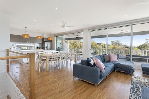 WINDSPRAY - MOUNT MARTHA - Sunshine Coast Guide 1
