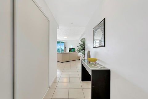 Wings Luxury Apartment Pink Poodle - Sunshine Coast Guide 0