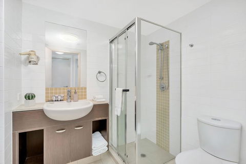 Wings Luxury Apartment Pink Poodle - Sunshine Coast Guide 3