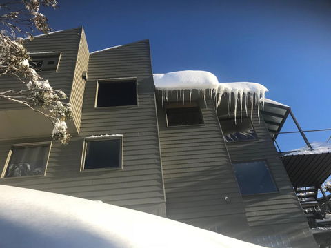 Winterbrook Chalet - Sunshine Coast Guide 0