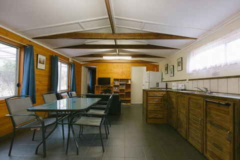Wonboyn Cabins - Sunshine Coast Guide 0