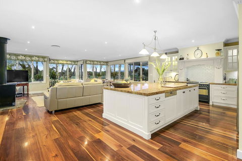Woodend Old School House - Sunshine Coast Guide 3