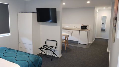 Wynnum Anchor Motel - Sunshine Coast Guide 1
