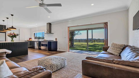 Your Luxury Escape - Paul's Farmhouse At Newrybar - Sunshine Coast Guide 0