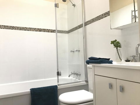 Zaara - Sunshine Coast Guide 1