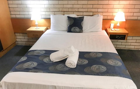 ZED MOTELS Tropical Gateway - Sunshine Coast Guide 2