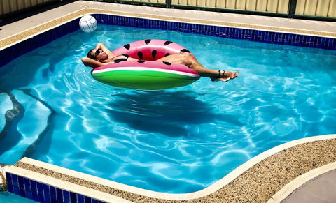 ZED MOTELS Tropical Gateway - Sunshine Coast Guide 1