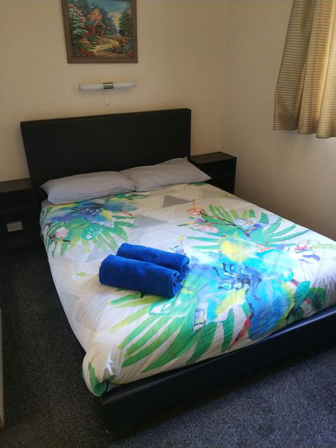 Zeehan Bush Camp - Sunshine Coast Guide 1
